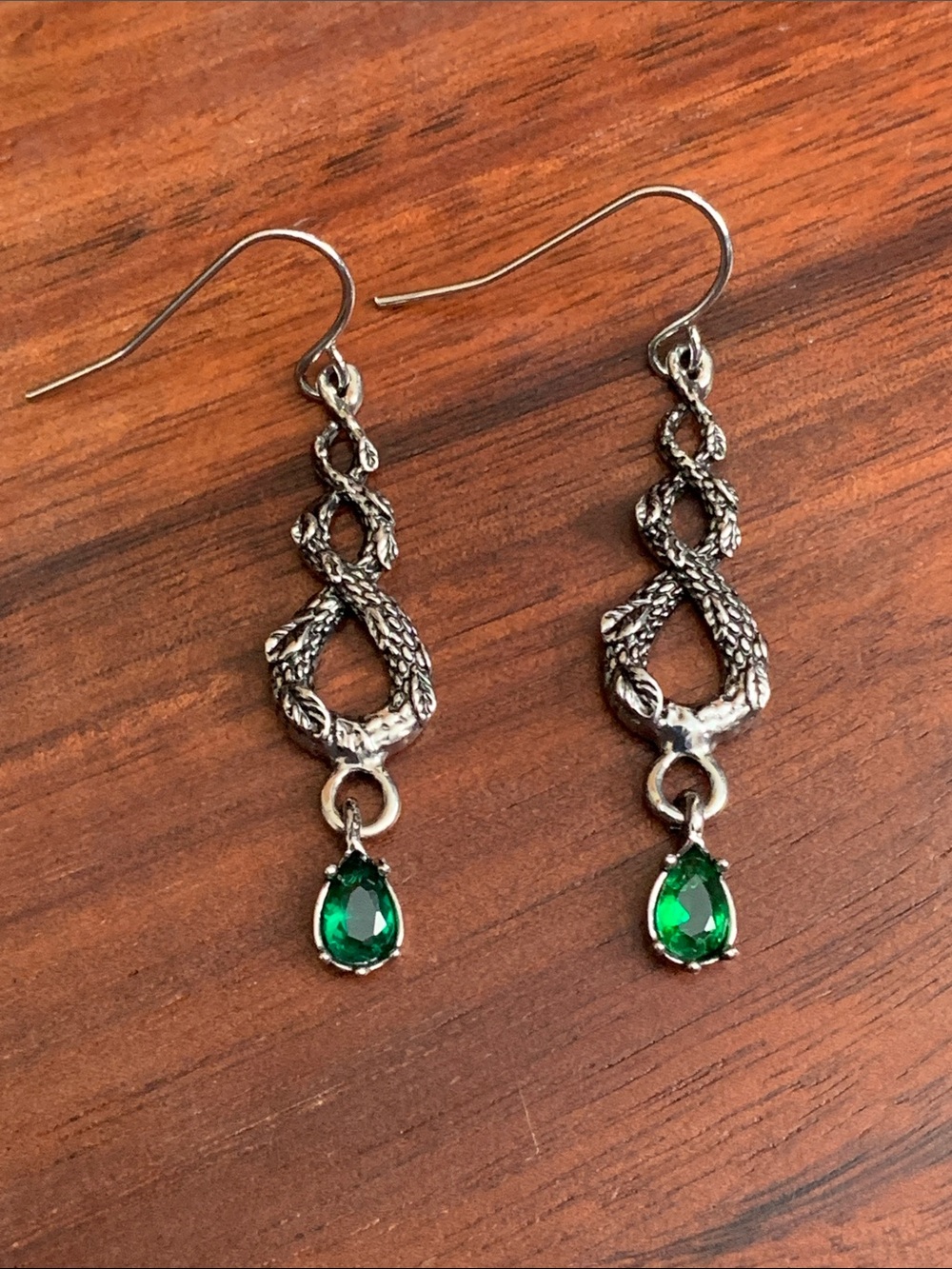 Silver tone twisted vine earrings with green stone - Picture 4 of 5